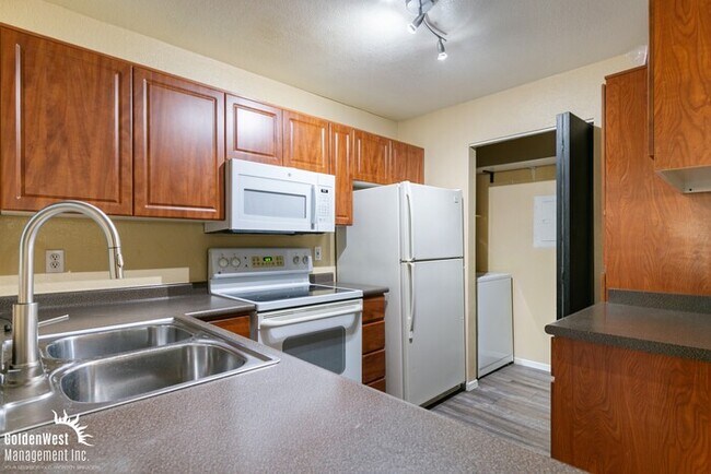 Building Photo - Beautiful 2Bdm 2Ba Condo at the Base of North Mountain Preserve!