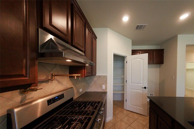 Building Photo - 524 Windom Way
