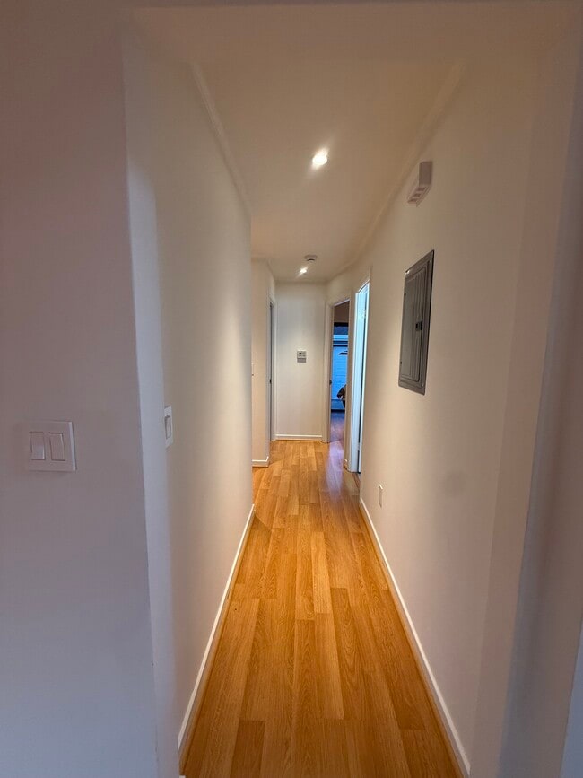 Building Photo - 330 Cuardo Ave