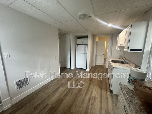 Building Photo - 117 S 10th St