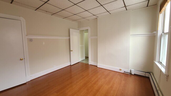 Building Photo - 86 Tonnelle Ave