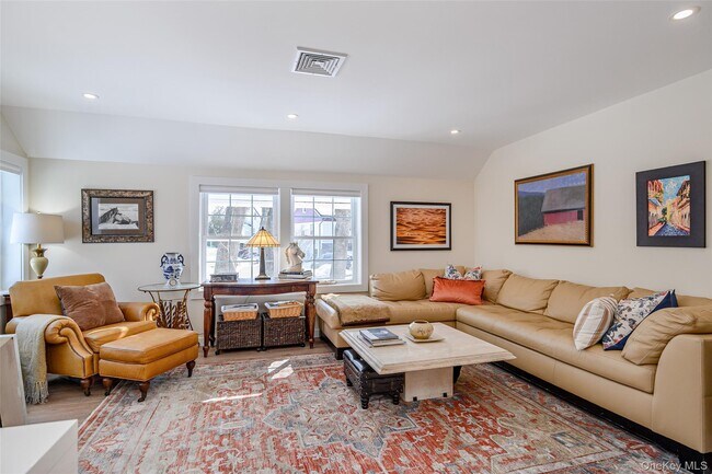 Building Photo - 5 Spring St