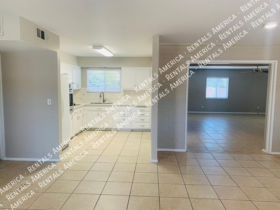 Building Photo - 11433 N Hagen Dr
