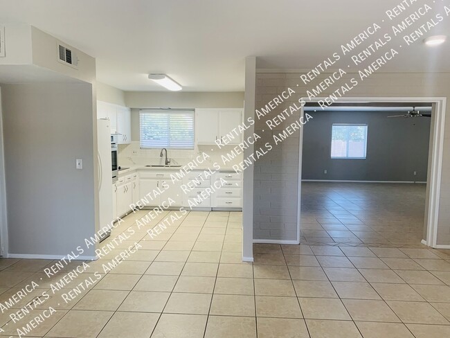 Building Photo - 11433 N Hagen Dr