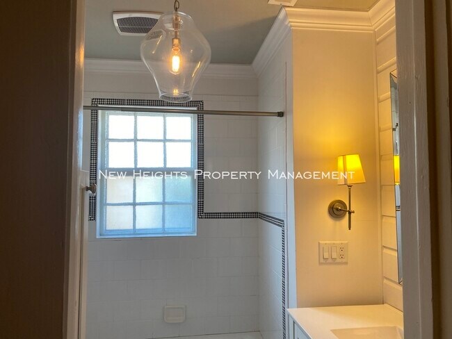 Building Photo - 301 Broad St