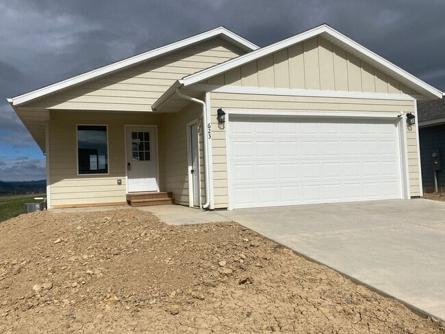 Building Photo - 5 BED | 2 BATH | DOUBLE GARAGE | RAPID VALLEY