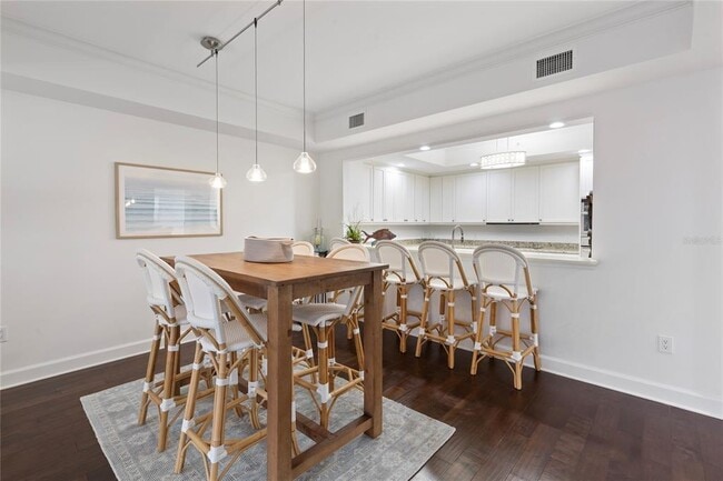 Building Photo - 300 Beach Dr NE