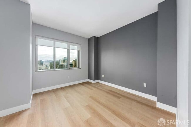 Building Photo - 333 1st St