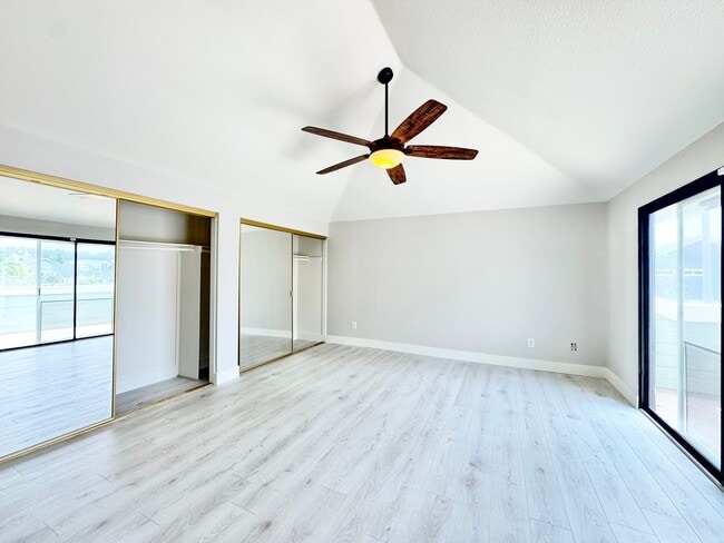 Building Photo - Beautiful 4Bd/2.5Ba Available In Laguna Hi...
