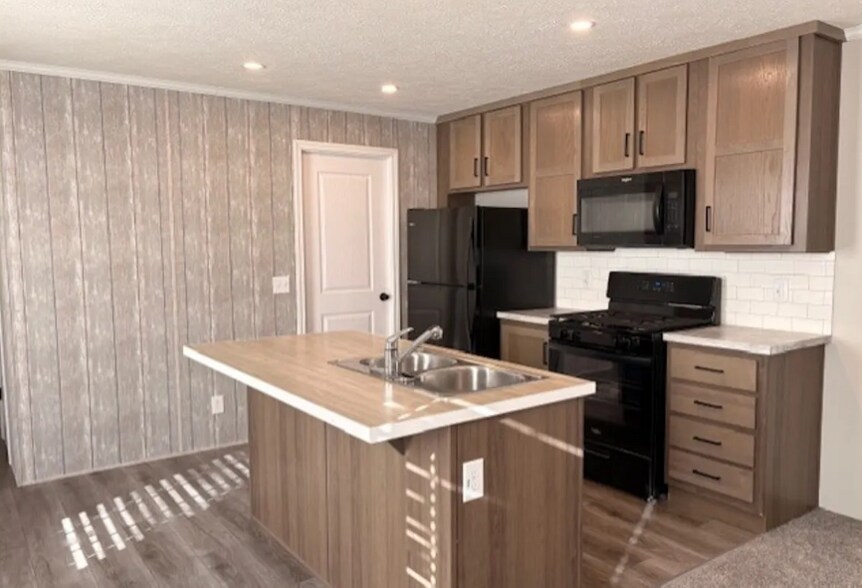 Building Photo - 251 N Chevalier Dr