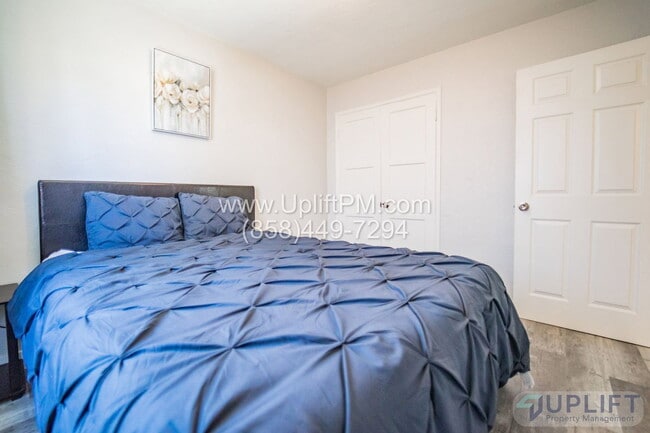 Building Photo - 4237 Swift Ave