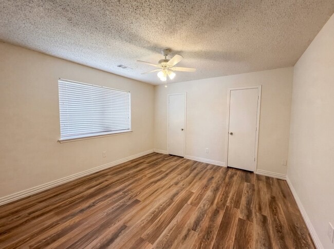 Building Photo - 1601 Kennedy Dr