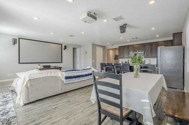 Building Photo - 9935 E Thornbush Ave