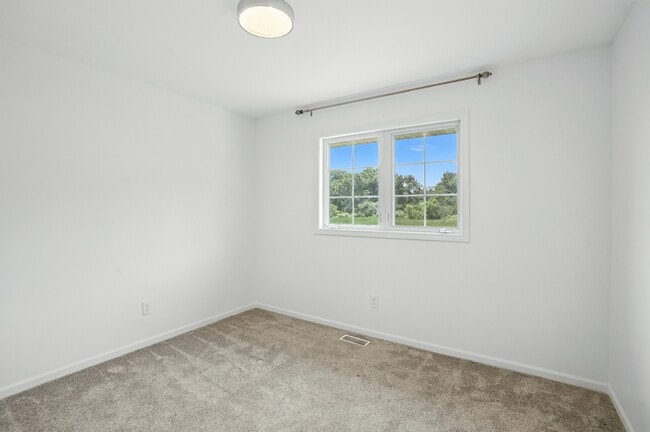 Building Photo - 22 Summerhill Dr