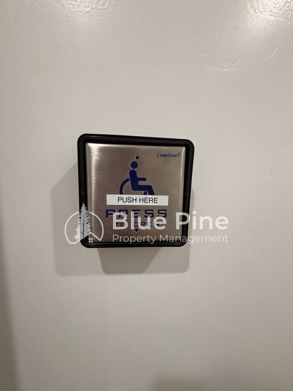 Building Photo - 4403 E Hatch Holw Ln