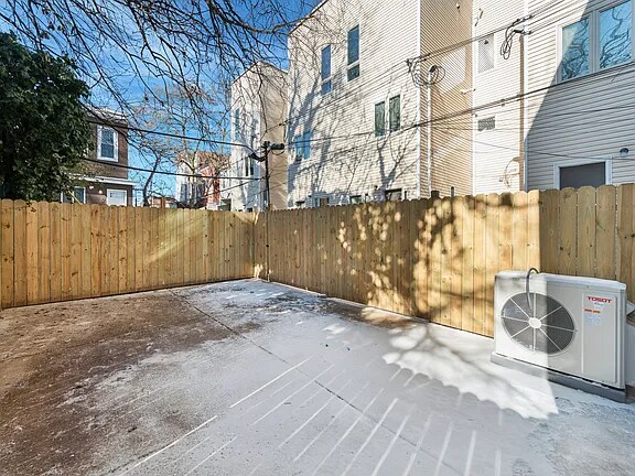 Building Photo - 52 N 52nd St