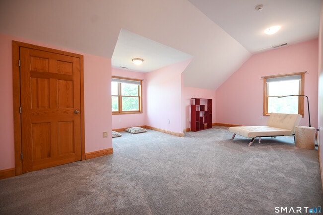 Building Photo - 19 Longview Dr