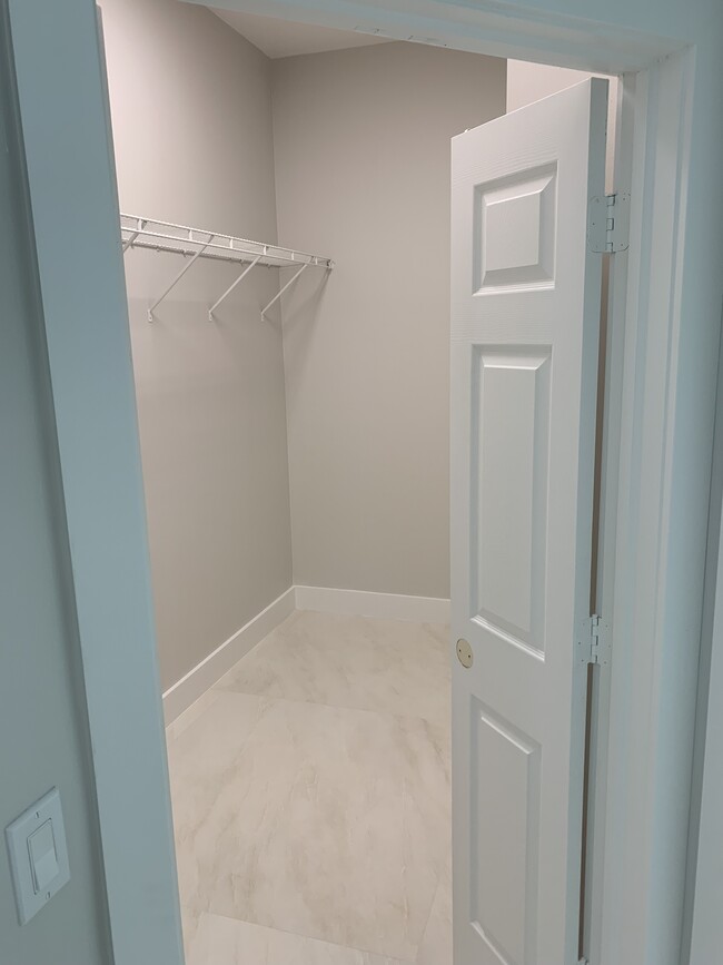 Building Photo - 4972 SE Mariner Village Ln