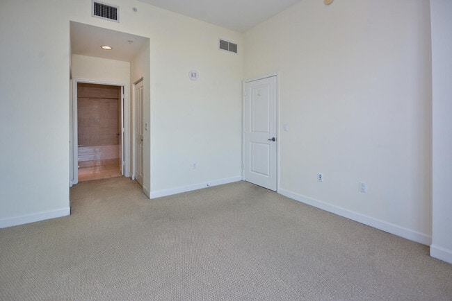Building Photo - 480 Hibiscus St