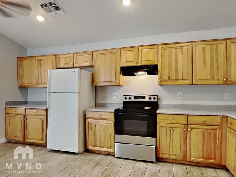 Building Photo - 3811 S 74th Dr