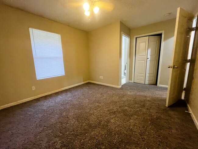 Building Photo - 5008 Drexel Ave