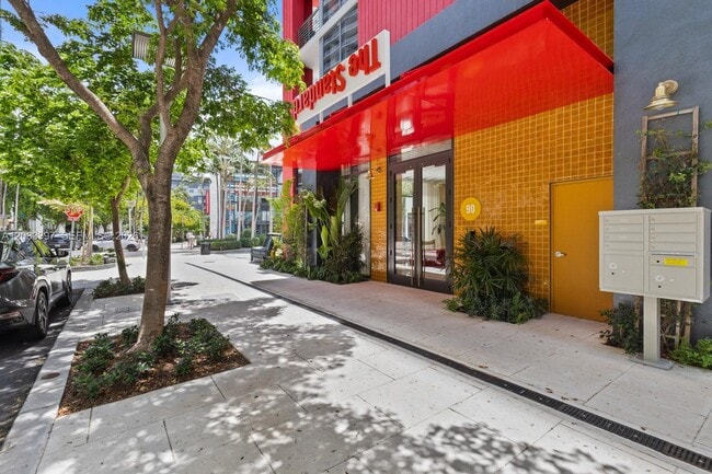 Building Photo - 90 NE 32nd St