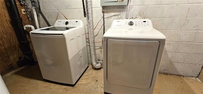 Building Photo - 1231 Cedar Park Pl