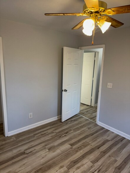 Building Photo - 850 St Bartholomew Dr