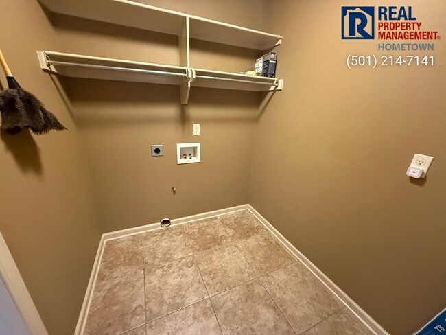 Building Photo - 2232 Ingleside Dr