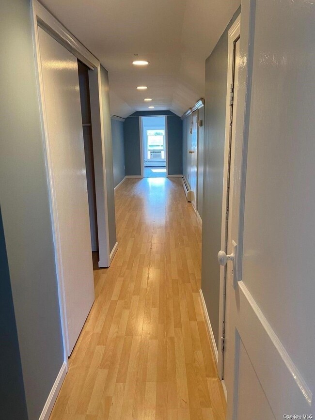 Building Photo - 51 Centershore Rd