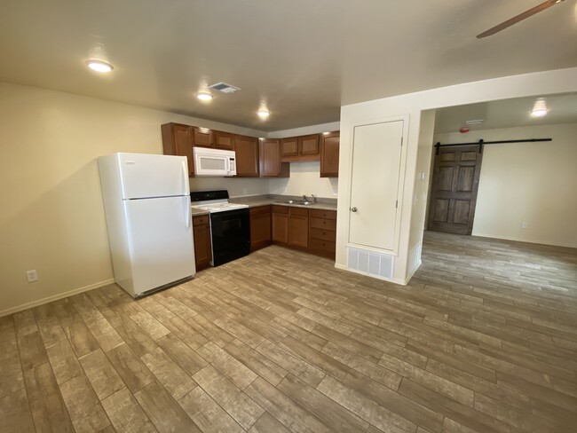 Kitchen - 1001 Elledge Dr