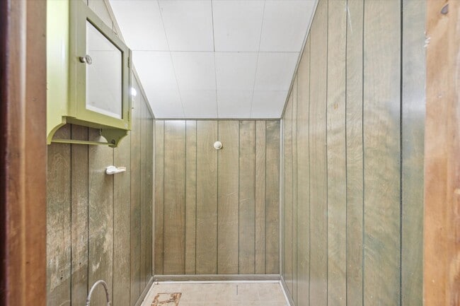 Building Photo - 4 Bedroom 2 Bath $1425