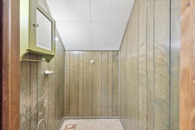 Building Photo - 4 Bedroom 2 Bath $1,500