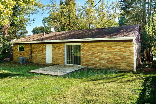 Building Photo - 9609 Helmsley Way