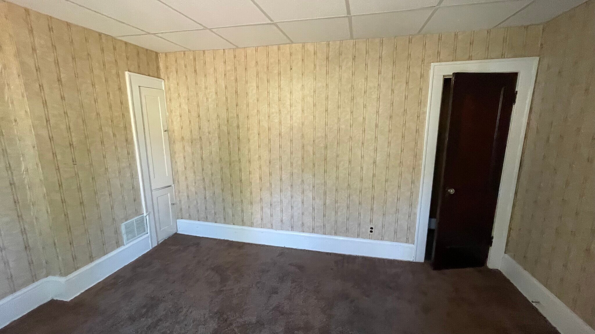 Building Photo - 13 Walnut St