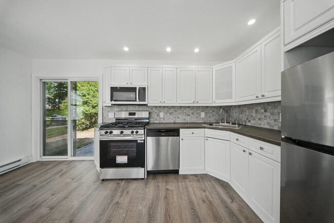 Building Photo - 341 Highland Ave Ext