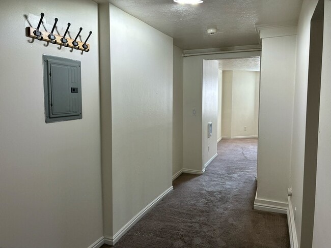 Building Photo - 517 E 500 S