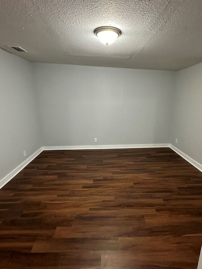 Building Photo - All Brick 4 bedroom 2 bath Northside Rental!