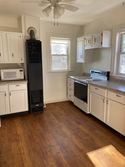 Building Photo - 321 Macomber St