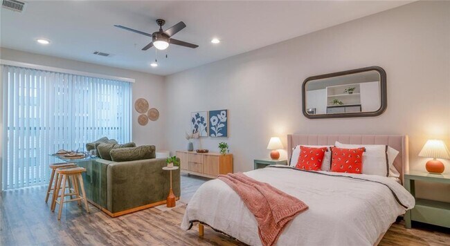 Building Photo - 105 Rogers St NE