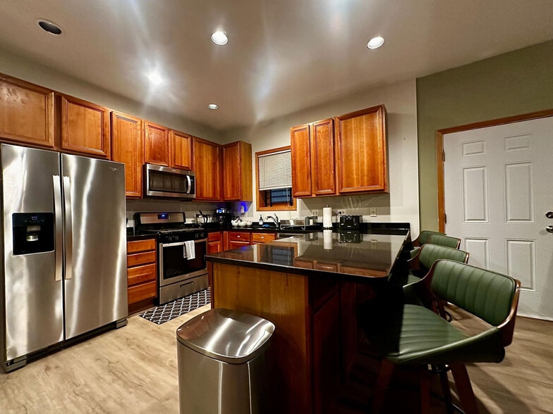 Building Photo - 2032 W Pierce Ave