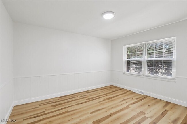 Building Photo - 3279 Warrensville Center Rd