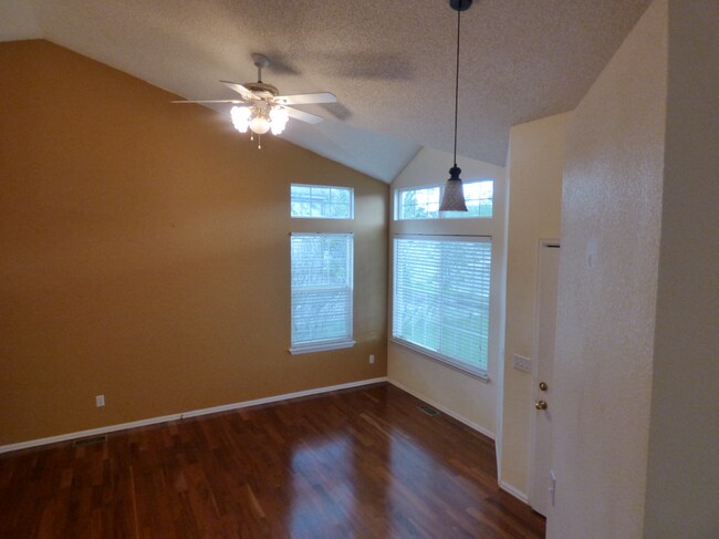 Building Photo - Fabulous Highlands Ranch Home!