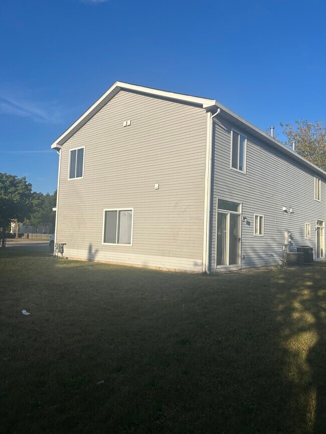 Building Photo - 350 Richfield Trail