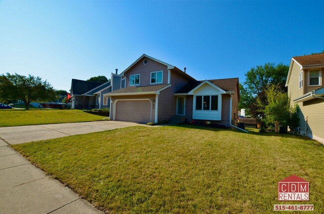 Building Photo - Wonderful West Des Moines Home