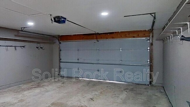 Building Photo - 4018 Goldenrod Dr