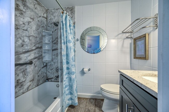 Building Photo - BEAUTIFUL,  FURNISHED OFF-SEASON BEACH RENTAL