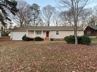 Building Photo - 3BR/2BA Ranch with Fenced Yard – Huntersville