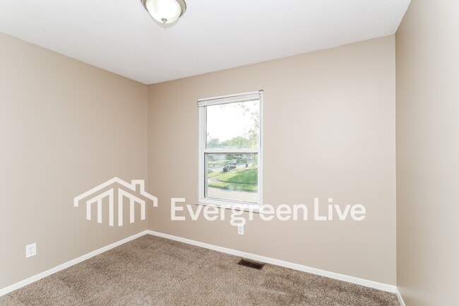 Building Photo - 1608 Carriage Dr