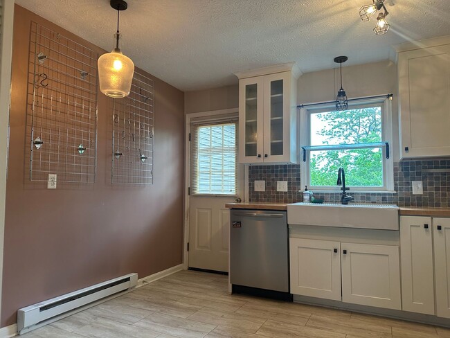 Building Photo - 205 Muse Dr